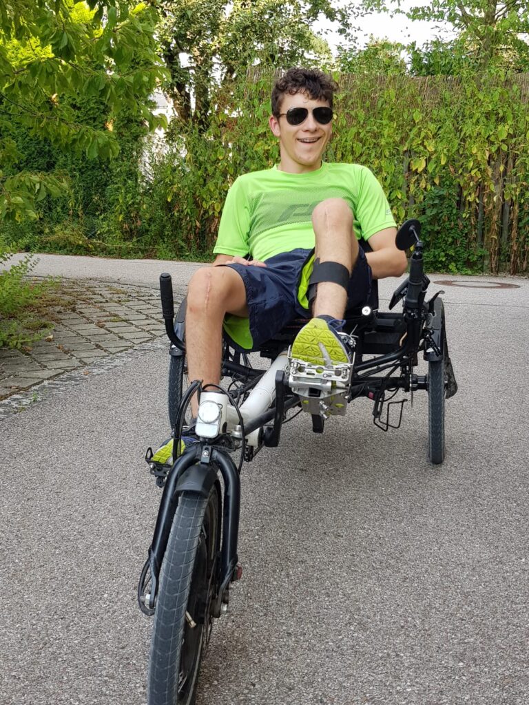 Mann auf einem Liegefahrrad