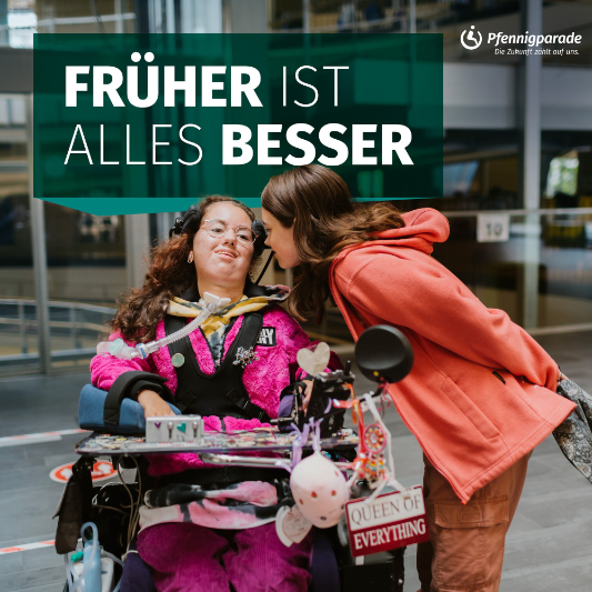 Früher ist alles besser Zwei Mädchen nebeneinander im Gespräch
