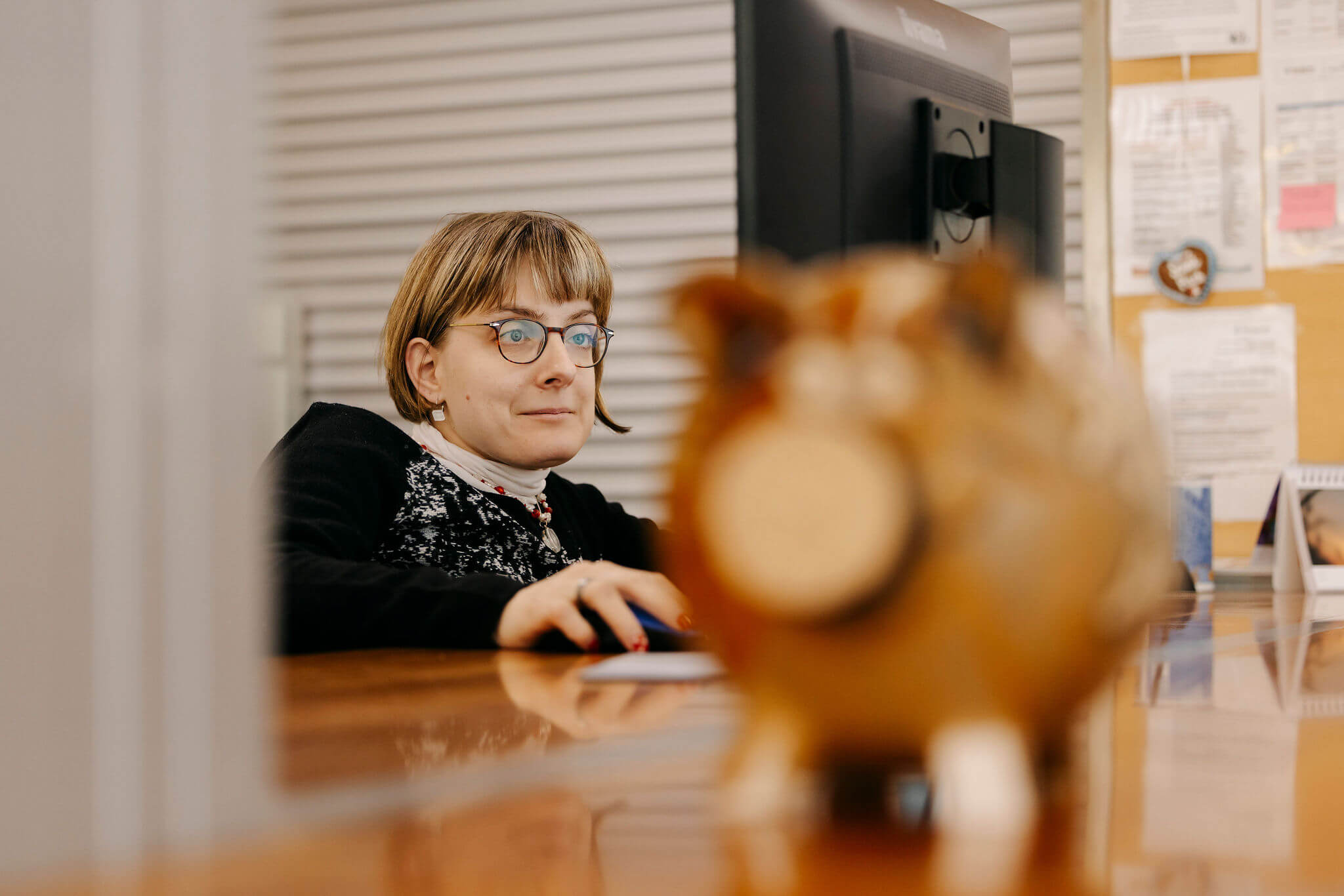 Therese arbeitet am Empfang der Pfennigparade