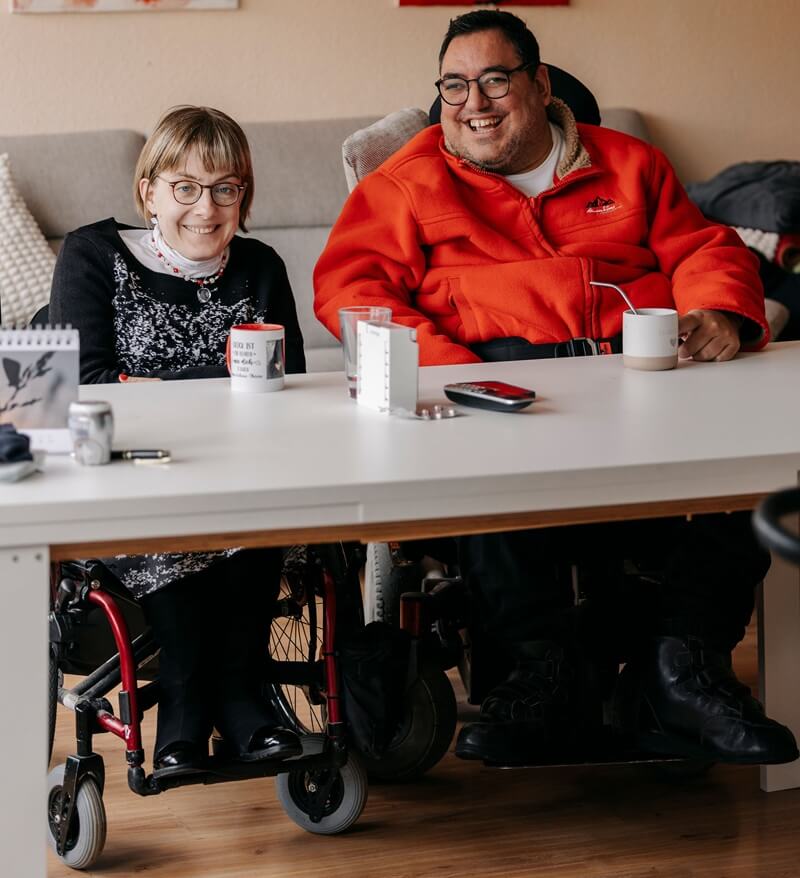 Therese und Yasar leben in einer Wohnung der Pfennigparade